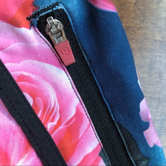 🦊RARE Lululemon Secret Garden Tracker Short - Picture 5 of 7